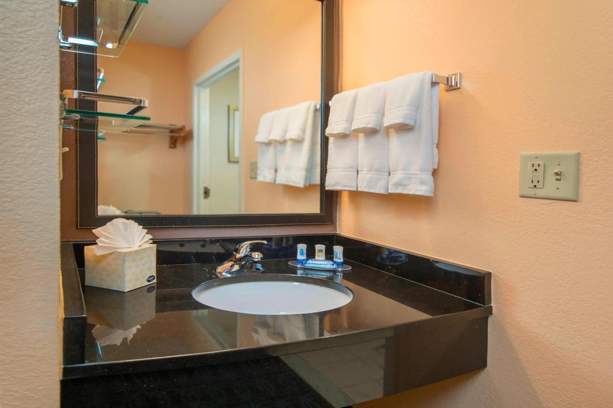 Fairfield Inn & Suites By Marriott Фредерик Экстерьер фото