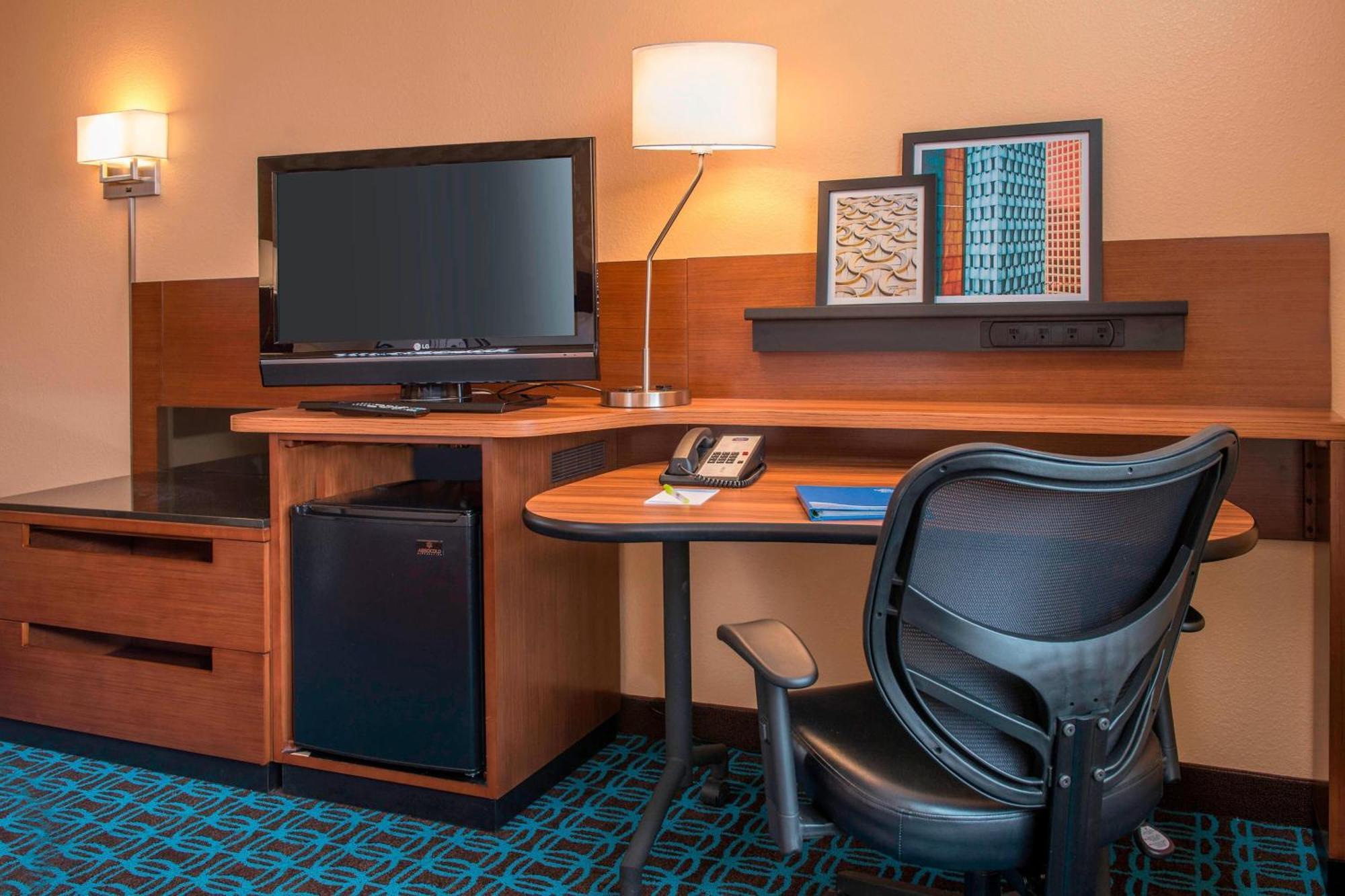 Fairfield Inn & Suites By Marriott Фредерик Экстерьер фото